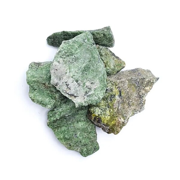 Grüner Quarz roh mit Diopsid -- ±3-8 cm; ±1000 g
