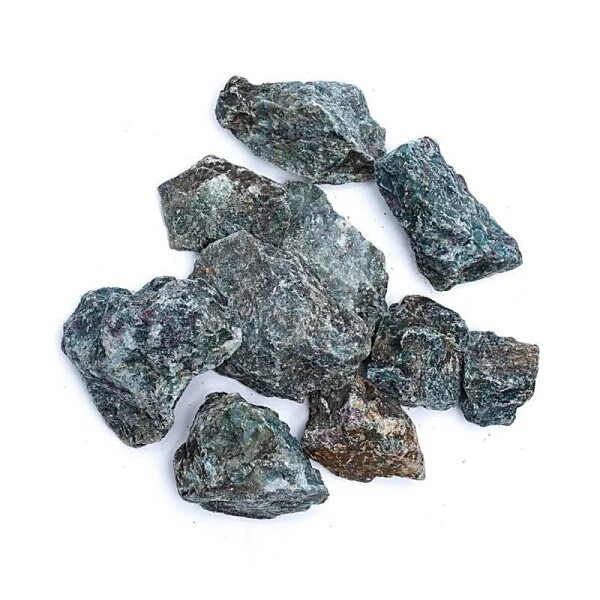 Rubin roh mit Kyanit -- ±3-8cm; ±1000g